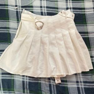 White pleated mini skirt